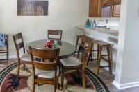 1 Mi to Dtwn Pigeon Forge! Mtn-View Gem w/ Balcony - B&B Pigeon Forge