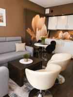Apartament prywatny salon z aneksem kuchennym, sypialnią w hotelu DIVA - Chambres d'hôtes Kołobrzeg