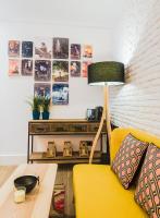 Zimmer mit Kingsize-Bett und Balkon