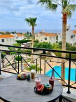 Sea View Apartment with Pool & Balcony in Peyia - Chambres d'hôtes Pégeia