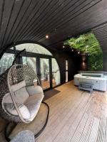 Badger at Owlet Hideaway - with Hot Tub, near York - B&B Seaton Ross