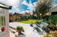 Seafront Family home with Ground floor bedroom - B&B Rhôs-on-Sea