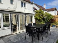 Seafront Family home with Ground floor bedroom - B&B Rhôs-on-Sea