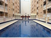 Piso con piscina, céntrico, cerca de la playa - B&B Torrevieja