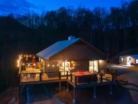 Skytop Summit-Hot Tub-Firepit-Big Views - B&B Bryson City