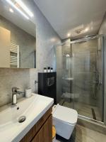 Seven Sky Urban Terrace with Free Private Parking !! - Chambres d'hôtes Thessalonique
