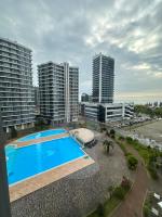 Bright large apartment in White Sails - Ferienwohnung Batumi