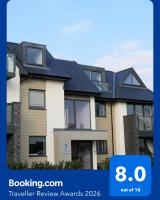 LIKONI 1 by BOURNECOAST - A Modern Holiday Apartment with SEA VIEWS, Patio Area and Parking - FM6194 - Chambres d'hôtes Bournemouth