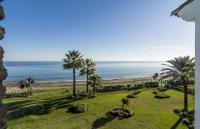 HB - Comfortable Beachfront Holiday Apartment - B&B Estepona
