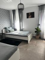 3 Bedroom Apartment near Düsseldorf Messe & Airport 6 Single Beds WiFi - Chambres d'hôtes Duisbourg