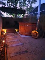 Willow's Gardens Couples retreat with woodfire hottub - Chambres d'hôtes Stanthorpe