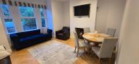 Modern 2 Bedroom Flat with Free Parking - 2 mins from Ascot Racecourse - B&B Ascot