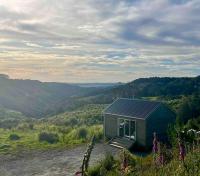 Cabin in the Hills, private with incredible views - B&B Kaipara Flats