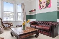 Artsy Oasis with Sea Views Next to Queens Park - Bed and Breakfast Brighton