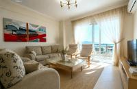 Stunning two Bedrooms Apartment Steps from the Beach - Bed and Breakfast Sarandë