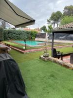 Espaciosa villa con piscina, ideal para relajarse en familia - B&B Los Hueros