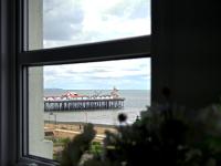 Stylish Beachfront Retreat with Spectacular Sea Views - Ferienwohnung Kent