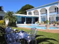 The Lazy Shark - B&B Freeland Park
