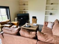 SPACIOUS LOFT APARTMENT with FAR REACHING VIEWS of the COUNTRYSIDE - B&B Matlock