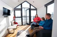 Driftwood Lodges - On Water Glamping - Bann Lodge - B&B Ballyronan