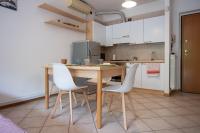 Desenzano apartment with garden, garage and pool - Ferienwohnung Desenzano del Garda