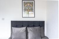 Luxurious 4 bedroom in Milton Keynes - Ferienwohnung Woolstone