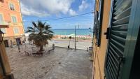 Appartamento piazza Buccelli a 10 mt dal mare - Chambres d'hôtes Varazze