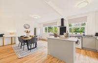 Spacious 3BR House | Parking | Sleeps 6 - Bed and Breakfast Leicester