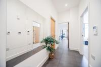 Stylish 2 bed Flat in London with River Thames views Access to boat rides into London-Near O2 Arena and Excel, Fast Wi-Fi, Free Parking, Excellent links Elizabeth and Southeastern Train Line - Chambres d'hôtes Woolwich