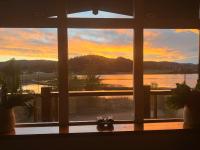 Lakefront Grand Lodge - B&B Kelowna
