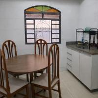 Large house with grassy yard, great location - B&B Belo Horizonte