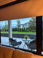 Luxury EW Bed & Breakfast - Bed and Breakfast Abbotsford