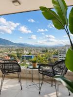 Vista Cordillera Nevada, Piso 15, Metro Plaza Egaña, Parking - B&B Santiago del Cile