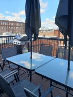 Modern and Spacious 3 Bedroom Condo - Chambres d'hôtes Montréal