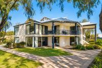 98 Steps To The Beach - Retreat with Pool Access - B&B Broadwater