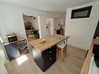 Près de la place du village appartement rénové lumineux et calme - B&B Saint-Cézaire-sur-Siagne