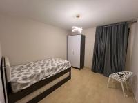 Cozy Lagoon-Side Chalet in Azha - B&B Al ‘Ayn as Sukhnah