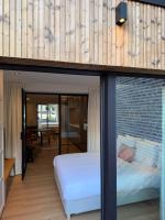 Luxury Boutique Apartment for 5 with Private Garden, Perfectly Located between Gent Sint-Pieters Station and the City Centre - Chambres d'hôtes Gand