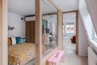 Top-Floor Soho Flat - AC - Sleeps 4 - Central London - Bed and Breakfast Londen