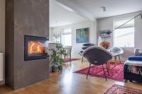 Luxury Nordic Villa w Hot Tub - Beautiful Views - B&B Akureyri