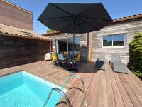 "AU BOIS DES AILES" Maison 6 personnes, internet wifi, piscine chauffée, jardin cosy - Chambres d'hôtes Talmont