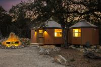 Luna Luxury Yurt-Cabin - Canyon Lake - Hot Tub - B&B Canyon Lake