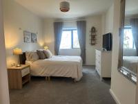 House Sleeps 6 with Parking - B&B Coad