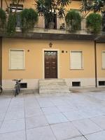 VeronaVera Frattini Historic Elegant Apartment - B&B Verona