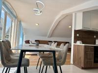 Bright & Spacious Home Stay - Bed and Breakfast Pristina