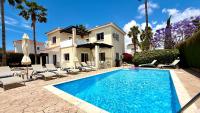 Villa Isabella - 3-Bedroom - Sleeps 8 - 6 Beds - Private Pool - Coral Bay - B&B Pégeia