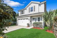 Jax Beach 4BR Kid Friendly House - Sleeps 8 - Hot Tub, Arcade, Fenced Yard, Mayo Clinic - B&B Jacksonville Beach