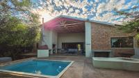 Croco-Manzi Modern Family Retreat in Marloth Park - Chambres d'hôtes Marloth Park