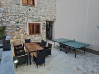 Loro House & Jacuzzi - B&B Posedarje