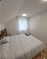 Green Retreat Medvode Balcony & Free Parking Near Ljubljana - B&B Medvode